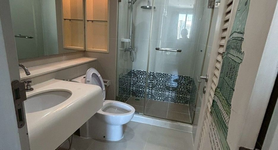 For rent 2 bedrooms condo in Sathon, Bangkok