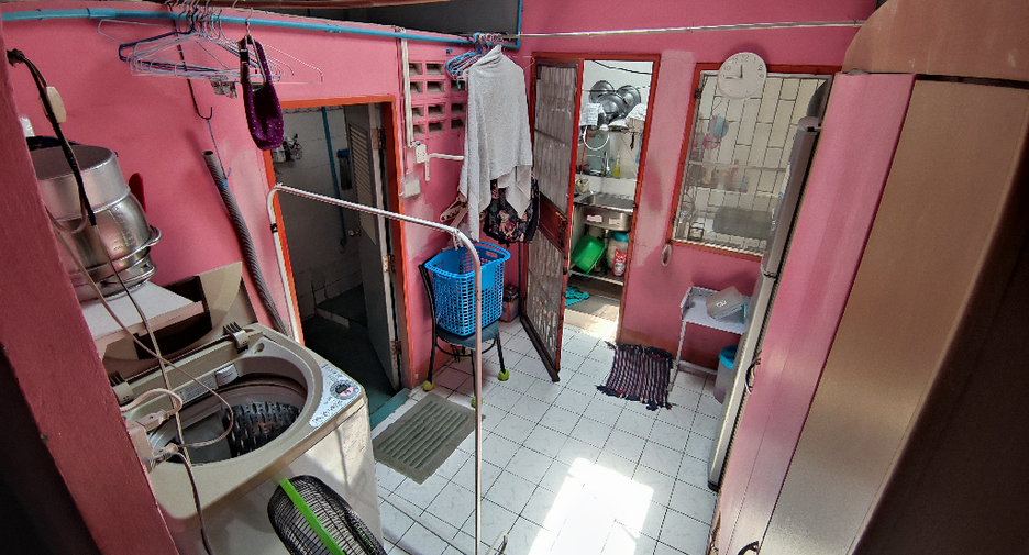 For sale 2 ベッドルーム townhouse in Mueang Samut Prakan, Samut Prakan