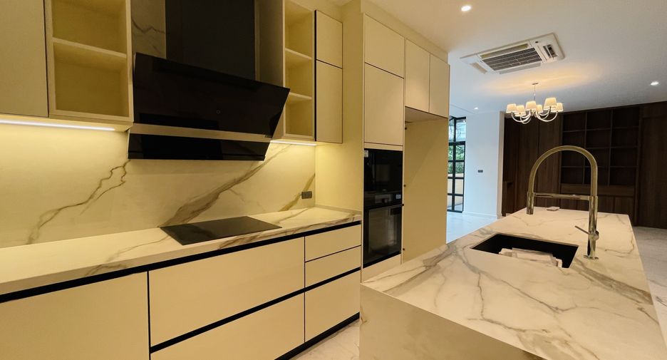 À vendre et à louer 4 chambres maison à Watthana, Bangkok