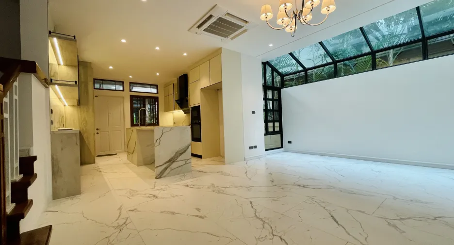 For sale and for rent 4 bedrooms house in Watthana, Bangkok