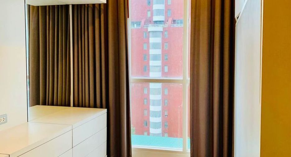 For rent 2 bedrooms condo in Pathum Wan, Bangkok