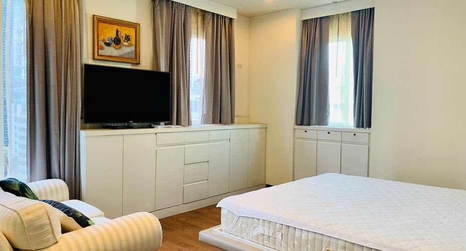 For rent 2 bedrooms condo in Pathum Wan, Bangkok