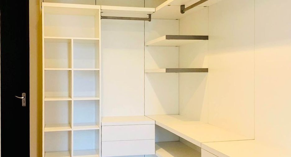 For rent 2 bedrooms condo in Pathum Wan, Bangkok