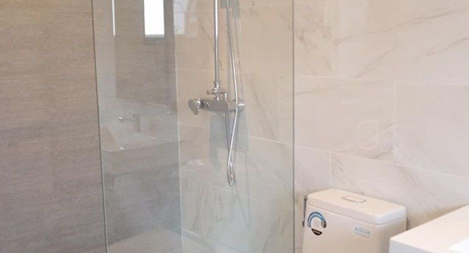 For rent 4 bedrooms condo in Watthana, Bangkok