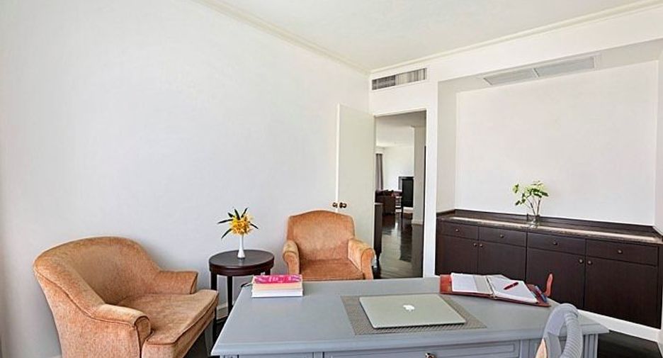 Wohnung zur Miete mit 3 Zimmer in Khlong San, Bangkok