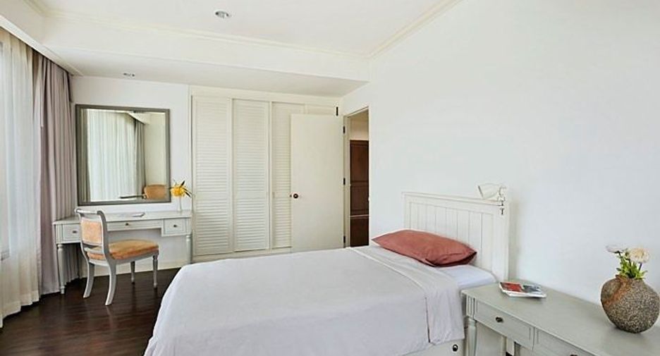 Wohnung zur Miete mit 3 Zimmer in Khlong San, Bangkok