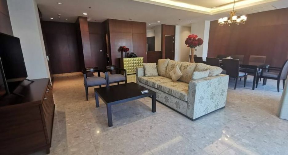Wohnung zur Miete mit 3 Zimmer in Pathum Wan, Bangkok
