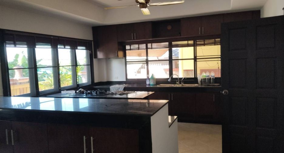For sale 3 bedrooms villa in Thalang, Phuket