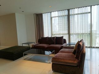 For rent 3 bedrooms condo in Pathum Wan, Bangkok