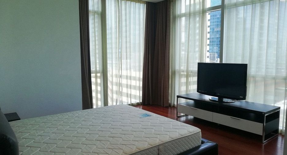 For rent 3 bedrooms condo in Pathum Wan, Bangkok