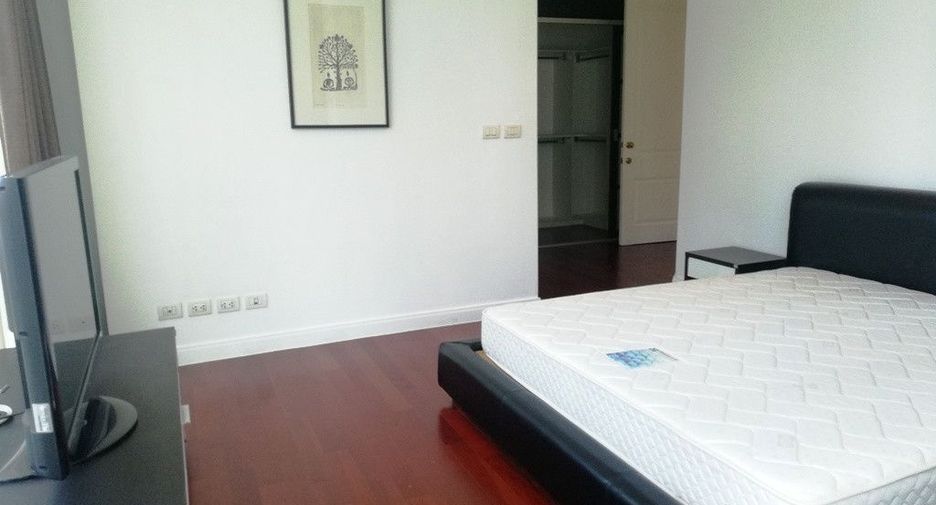 For rent 3 bedrooms condo in Pathum Wan, Bangkok