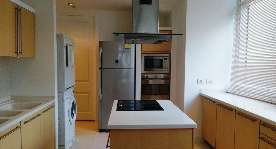 For rent 3 bedrooms condo in Pathum Wan, Bangkok