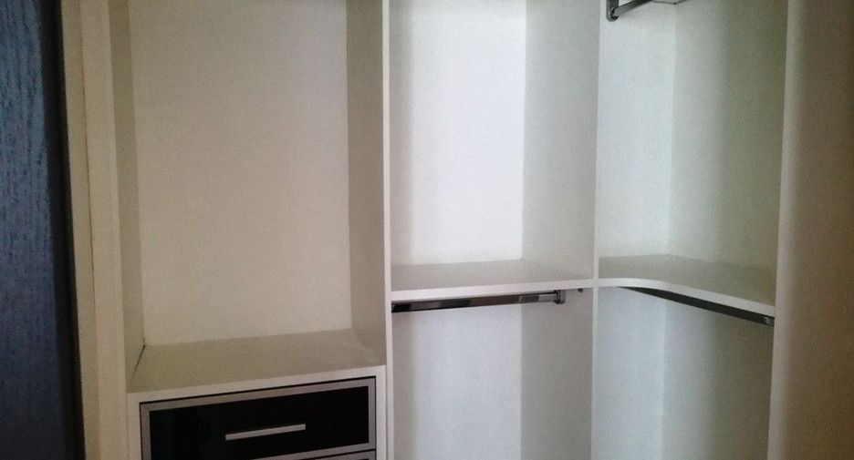 For rent 3 bedrooms condo in Pathum Wan, Bangkok
