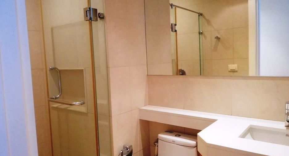 For rent 3 bedrooms condo in Pathum Wan, Bangkok