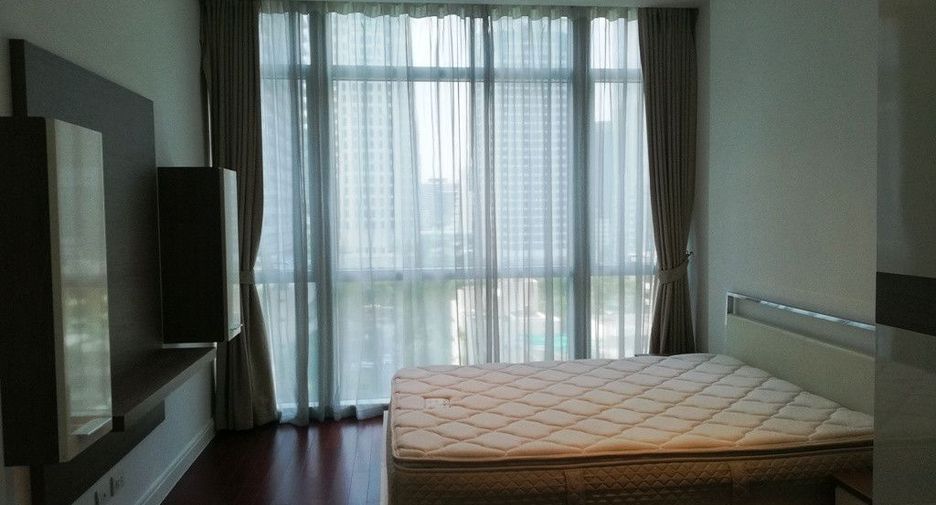 For rent 3 bedrooms condo in Pathum Wan, Bangkok