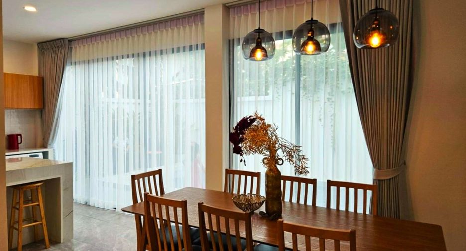 For rent 4 bedrooms villa in Mueang Phuket, Phuket