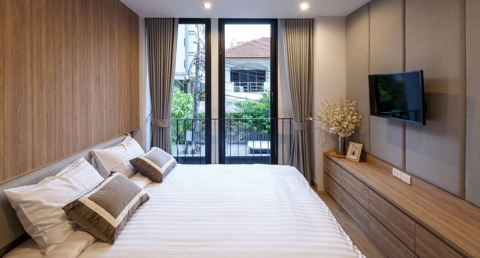 For rent 2 bedrooms apartment in Pathum Wan, Bangkok