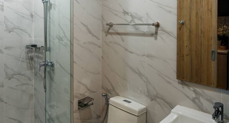 For rent 2 bedrooms apartment in Pathum Wan, Bangkok