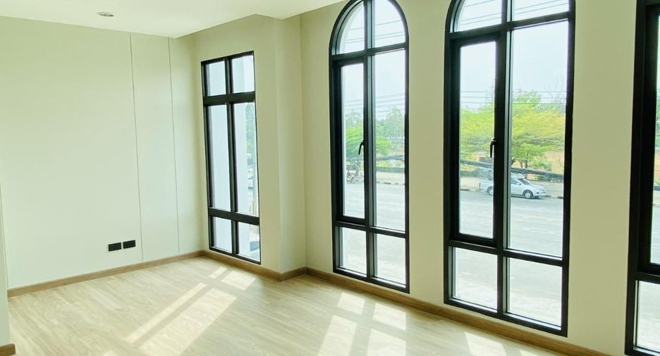 For rent 3 bedrooms retail Space in Thalang, Phuket