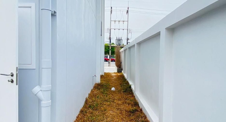 For rent 3 bedrooms retail Space in Thalang, Phuket