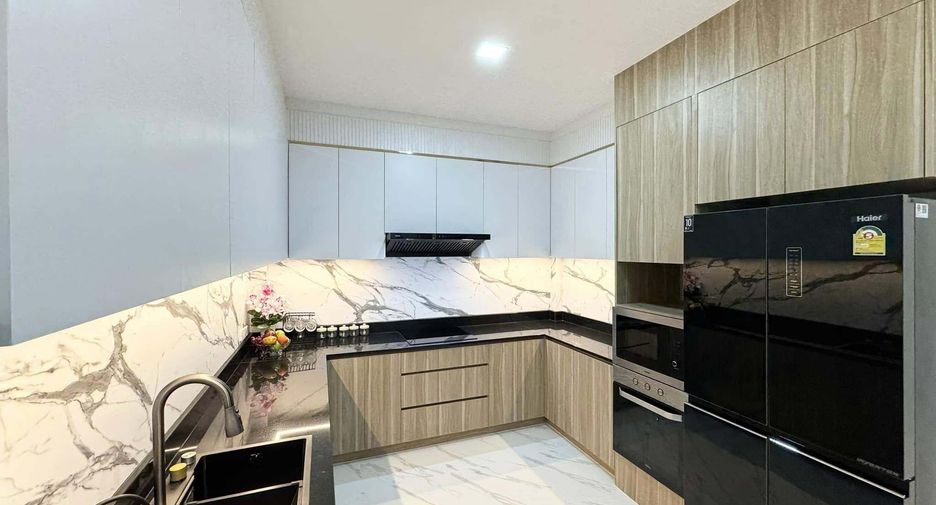 For sale 3 bedrooms villa in Bang Lamung, Chonburi