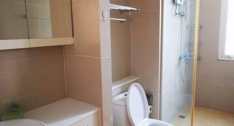 For rent 1 bed condo in Huai Khwang, Bangkok