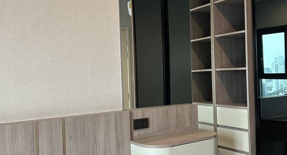 For rent 2 bedrooms condo in Watthana, Bangkok