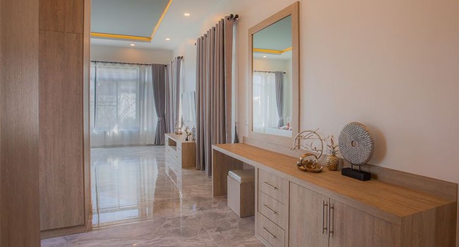 For sale 3 bedrooms villa in Cha Am, Phetchaburi