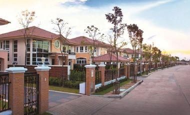 For sale 4 bedrooms house in Taling Chan, Bangkok