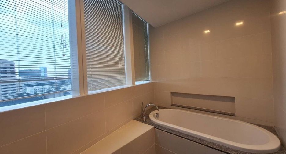 Wohnung zur Miete mit 3 Zimmer in Khlong Toei, Bangkok