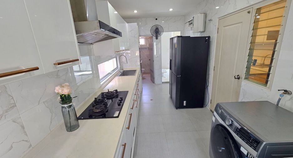 For sale 4 bedrooms house in Bang Lamung, Chonburi
