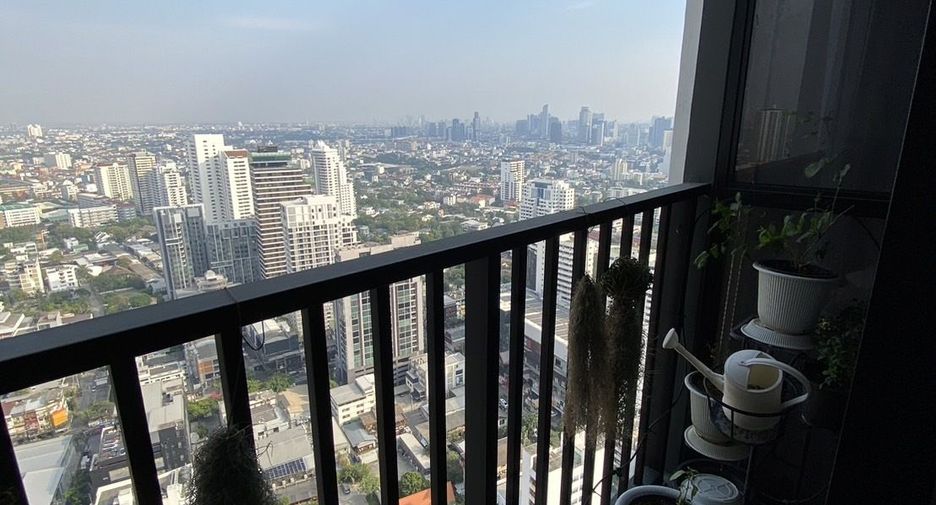 For sale 2 bedrooms condo in Watthana, Bangkok