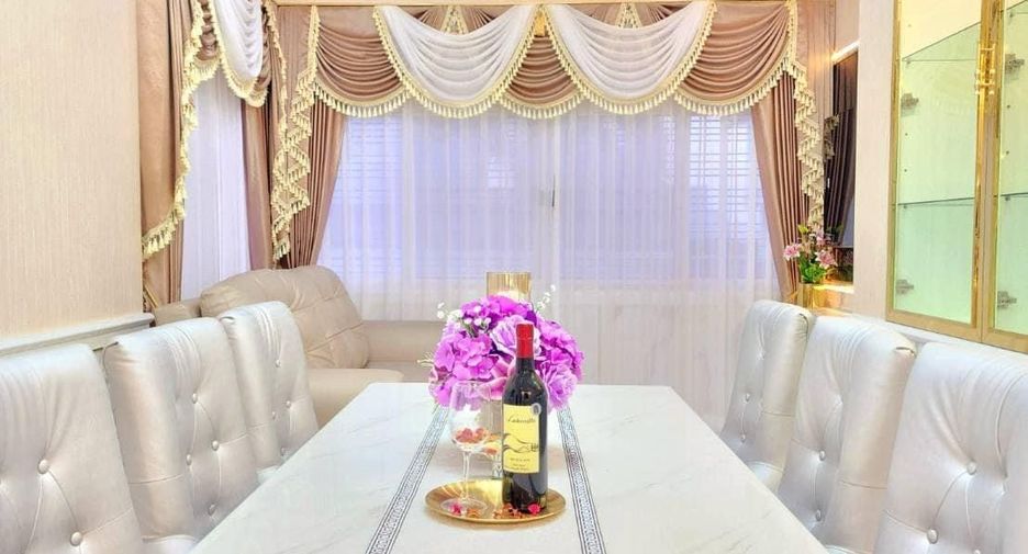 Casa en venta de 4 habitaciones en Bang Lamung, Chonburi