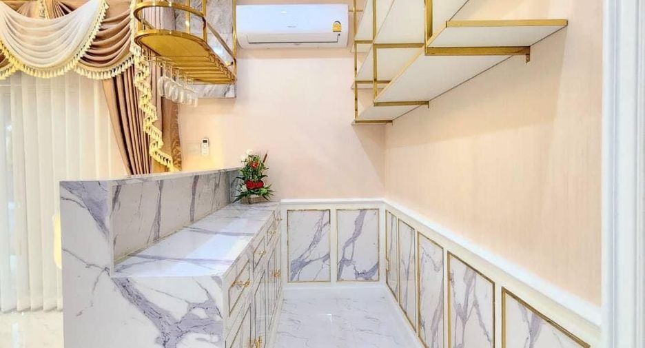 Casa en venta de 4 habitaciones en Bang Lamung, Chonburi