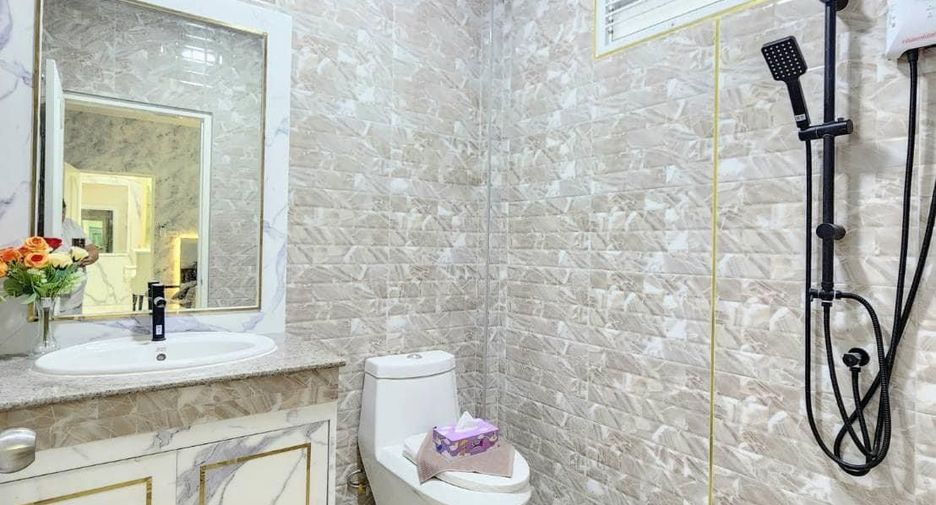 Casa en venta de 4 habitaciones en Bang Lamung, Chonburi