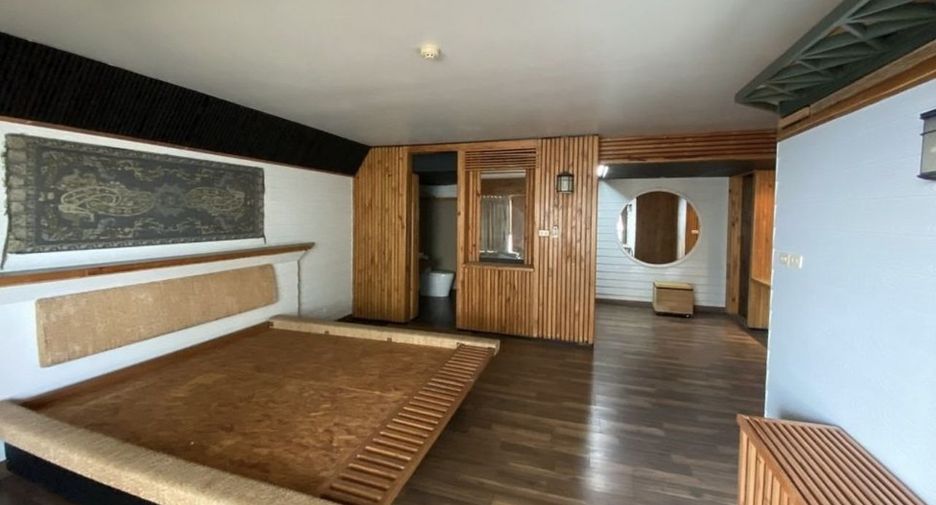 For sale and for rent 3 bedrooms condo in Phra Khanong, Bangkok