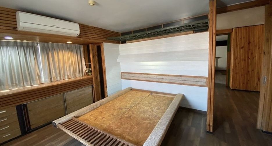 For sale and for rent 3 bedrooms condo in Phra Khanong, Bangkok