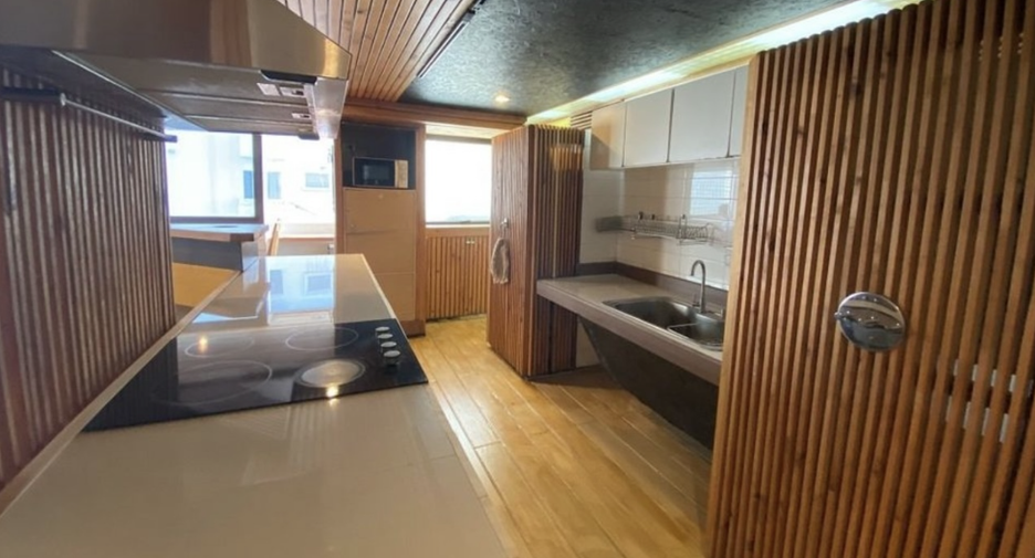 For sale and for rent 3 bedrooms condo in Phra Khanong, Bangkok
