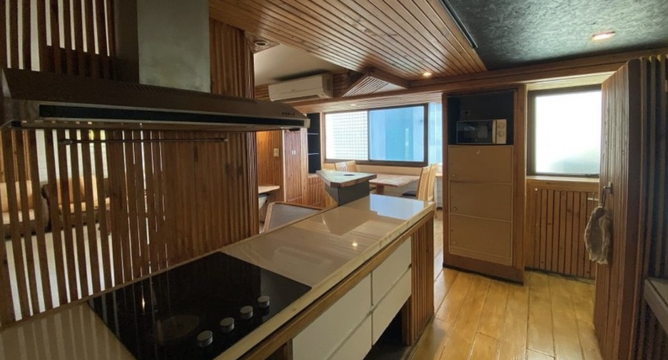 For sale and for rent 3 bedrooms condo in Phra Khanong, Bangkok