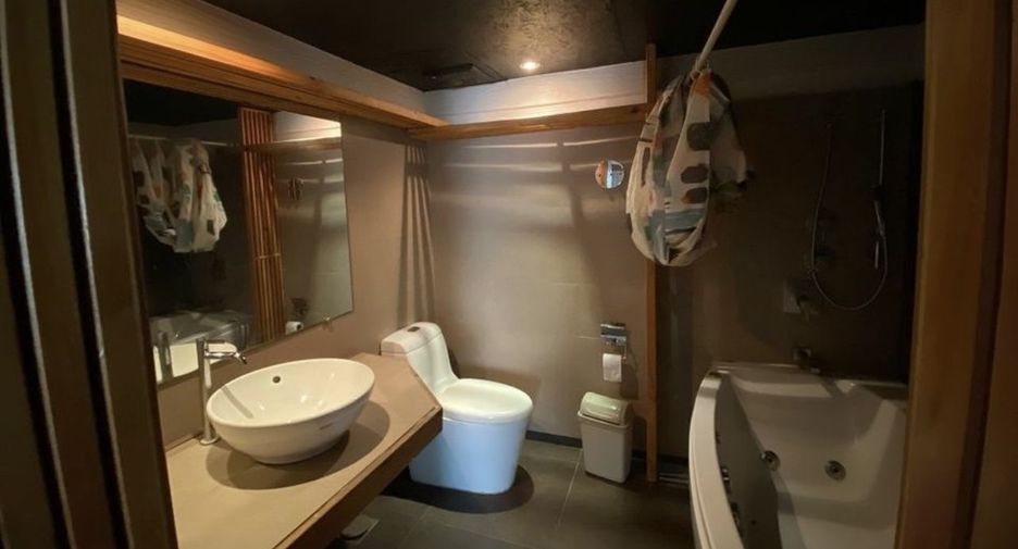 For sale and for rent 3 bedrooms condo in Phra Khanong, Bangkok