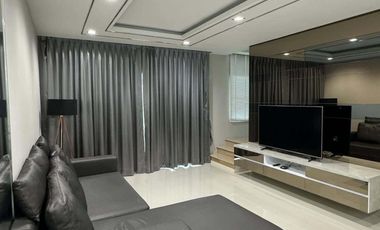 Casa adosada en venta y en alquiler de 3 habitaciones en Suan Luang, Bangkok
