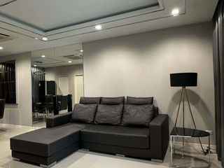 Casa adosada en venta y en alquiler de 3 habitaciones en Suan Luang, Bangkok