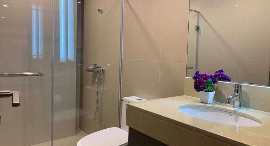 For rent 2 bedrooms condo in Pathum Wan, Bangkok