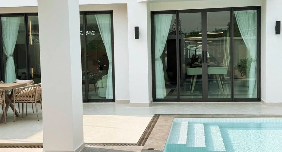 For sale 4 bedrooms villa in Jomtien, Pattaya