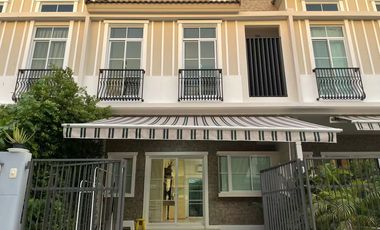 À vendre 3 chambres maison de ville à Bang Phli, Samut Prakan
