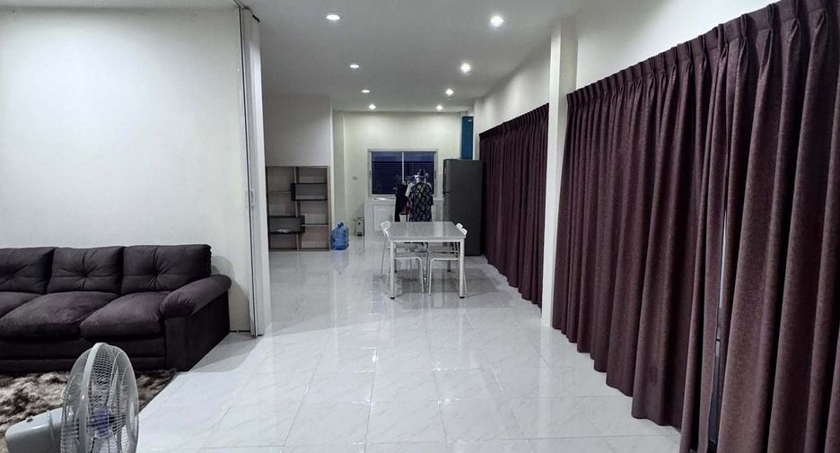 Haus zur Miete mit 3 Zimmer in Mueang Phuket, Phuket