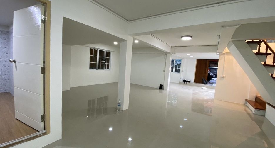 For sale and for rent 3 bedrooms house in Bang Na, Bangkok