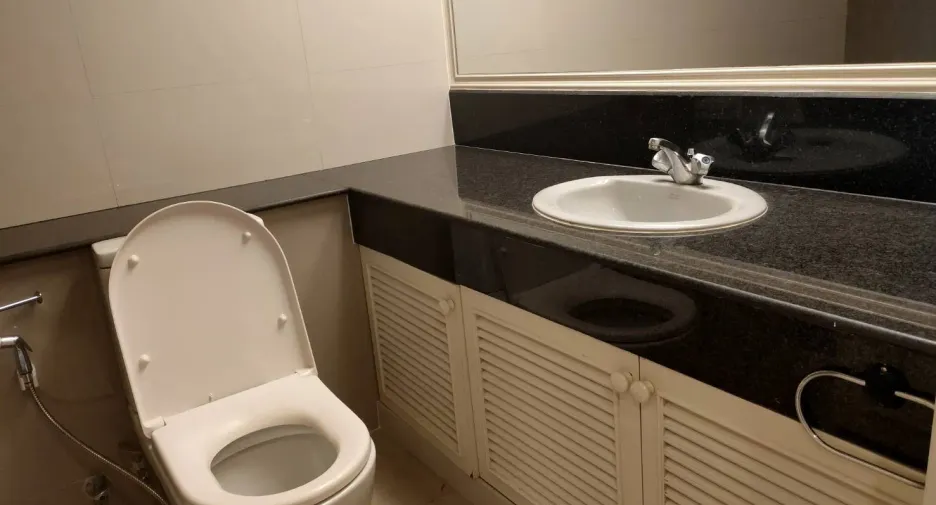 Condo en alquiler de 3 habitaciones en Watthana, Bangkok