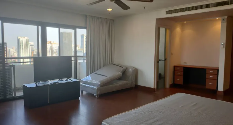 Condo en alquiler de 3 habitaciones en Watthana, Bangkok
