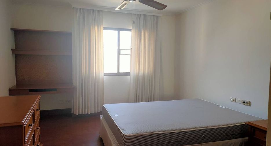Condo en alquiler de 3 habitaciones en Watthana, Bangkok